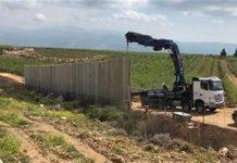 الجيش الإسرائيلي يقوم بتركيب جدران إسمنتية كبيرة عند الجدار الحدودي!