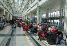 صورة نصرالله تخلق جدلًا في مطار بيروت