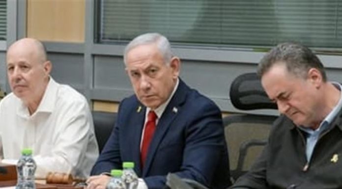 إسرائيل تربط الانسحاب من لبنان بنزع السلاح