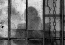 توقيف مواطن لاقتحامه صيدلية بقوة السلاح