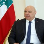 كشفت مصادر لبنانية لـ«الشرق الأوسط»، عن أن رئيس الجمهورية العماد جوزاف عون «يتمسك بدعوته للتفاوض مع إسرائيل باعتباره خياراً دبلوماسياً لا بد منه؛ لأن الخيارات الأخرى أوصلت البلد إلى ما هو عليه». وأوضحت المصادر أن عون «يستعجل المفاوضات، لئلا يدرج لبنان على لائحة الانتظار إلى ما بعد توقف الحرب على الجبهة الإيرانية».