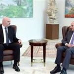 ثلاثة مخارج للسفير “المطرود” بين عون وبري… ومصر على خط أزمة لبنان
