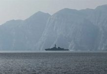 ترامب يمهل إيران 48 ساعة لفتح مضيق هرمز.. وطهران تردّ بتهديد جديد