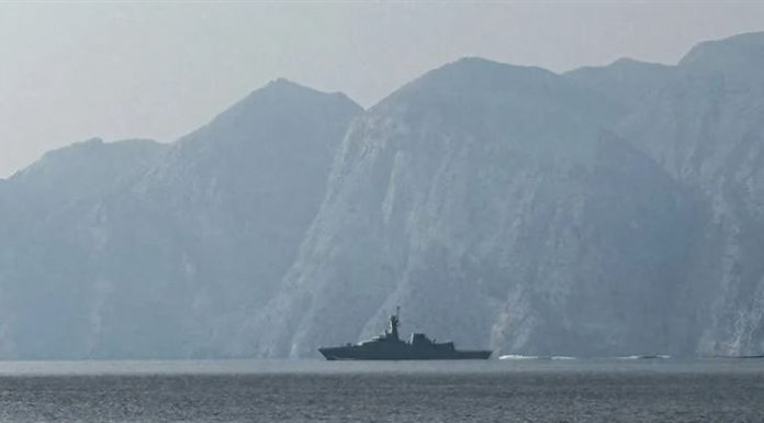 ترامب يمهل إيران 48 ساعة لفتح مضيق هرمز.. وطهران تردّ بتهديد جديد