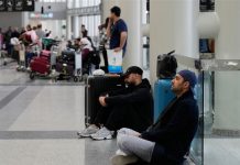 نشاط المطار مستمرّ رغم الغارات الإسرائيلية