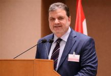 مقاهي بيروت… مرافئ الذاكرة في زمن الانهيار ( انطوان العويط)