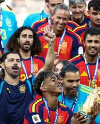 كم حصلت إسبانيا بعد تتويجها بكأس العالم؟